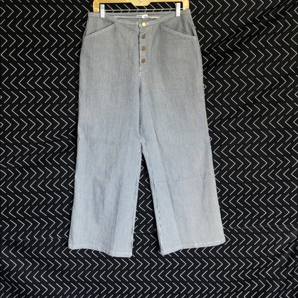 Cropped, wide leg trousers
